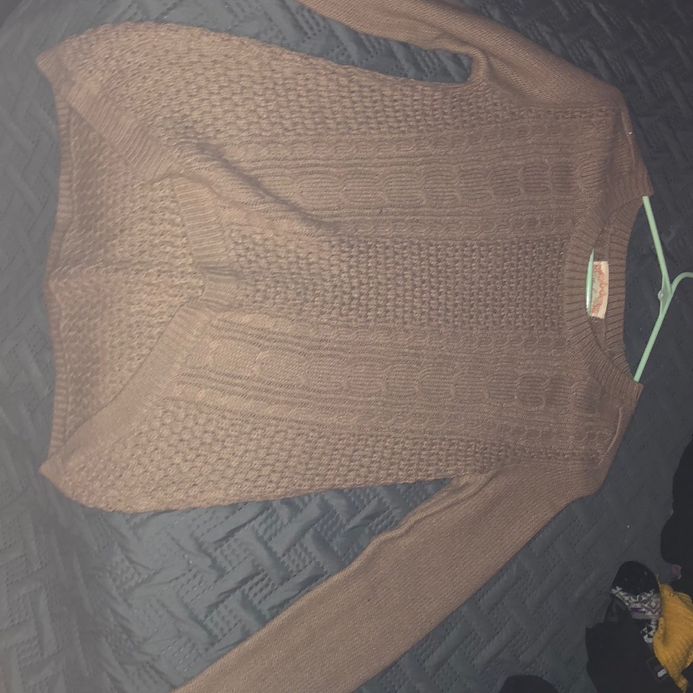 Long sleeve knit sweater